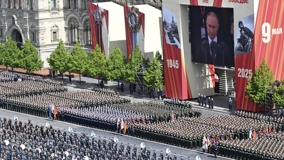 9 maiou russia parelasi